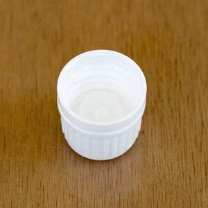 Dávkovací uzávěr pro globuli bílý